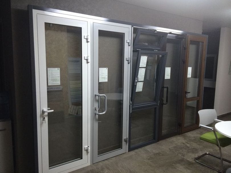 Выставочный зал Arriane Pro с образцами окон и дверей